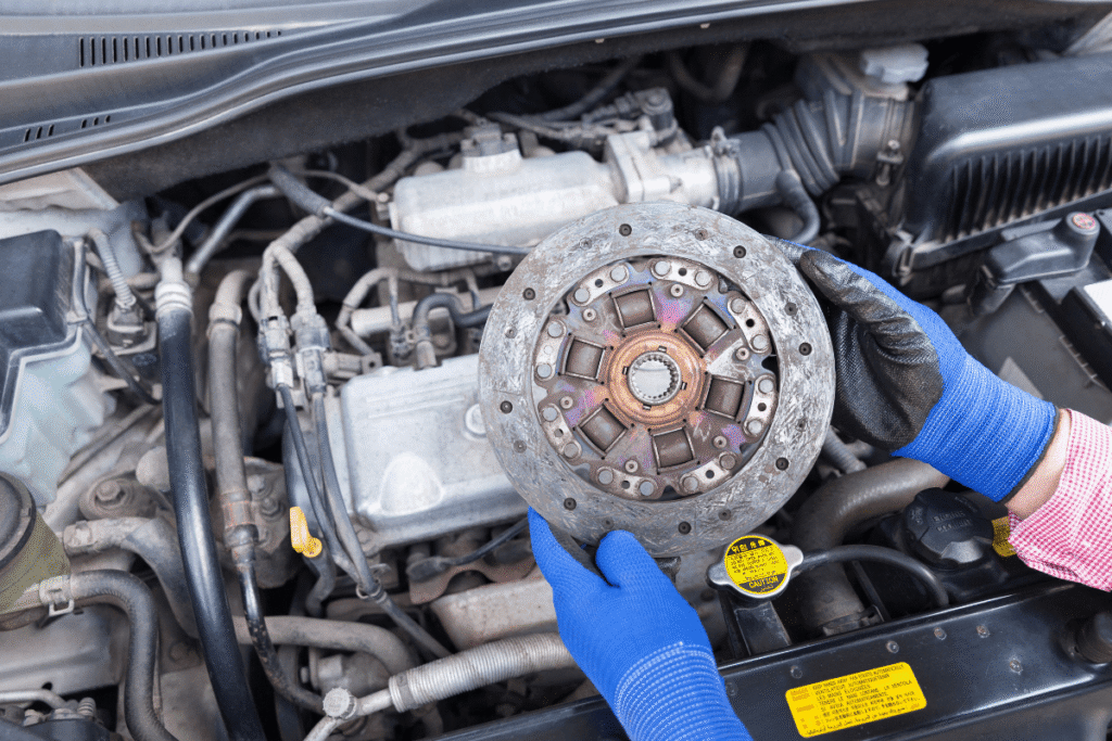 Réparation d’embrayage : symptômes et décisions à prendre